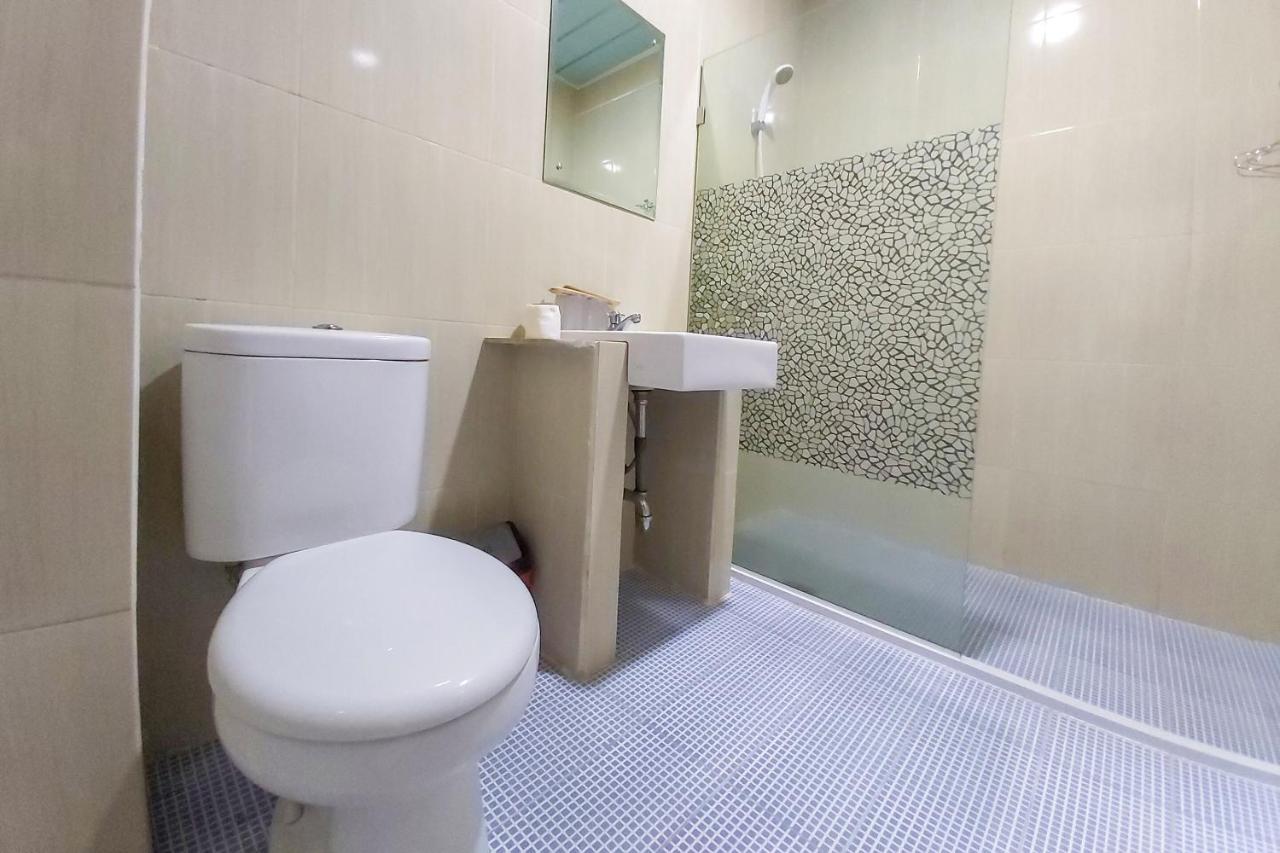 Oyo 3196 Hotel Taman Cinta Singkawang Exterior foto