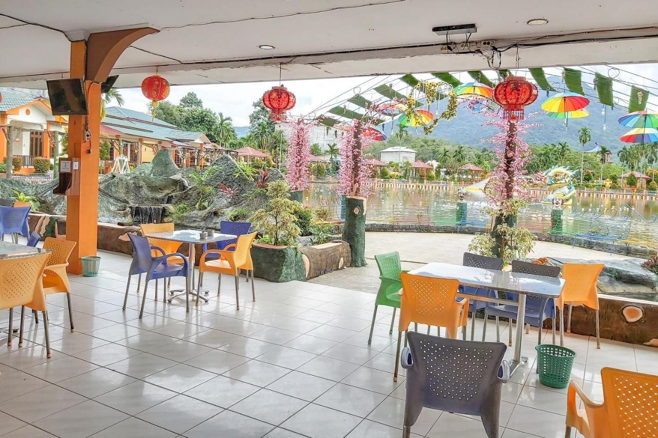 Oyo 3196 Hotel Taman Cinta Singkawang Exterior foto