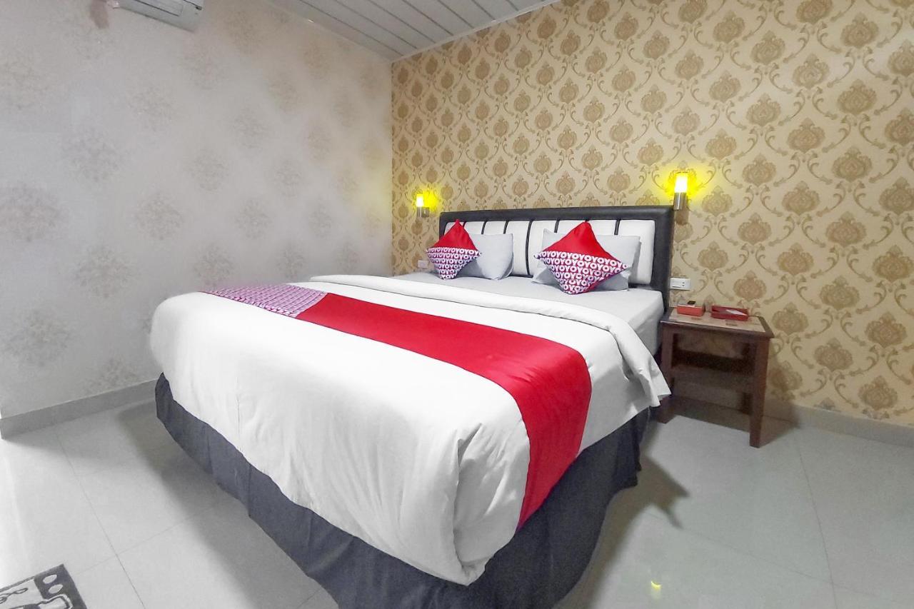 Oyo 3196 Hotel Taman Cinta Singkawang Exterior foto