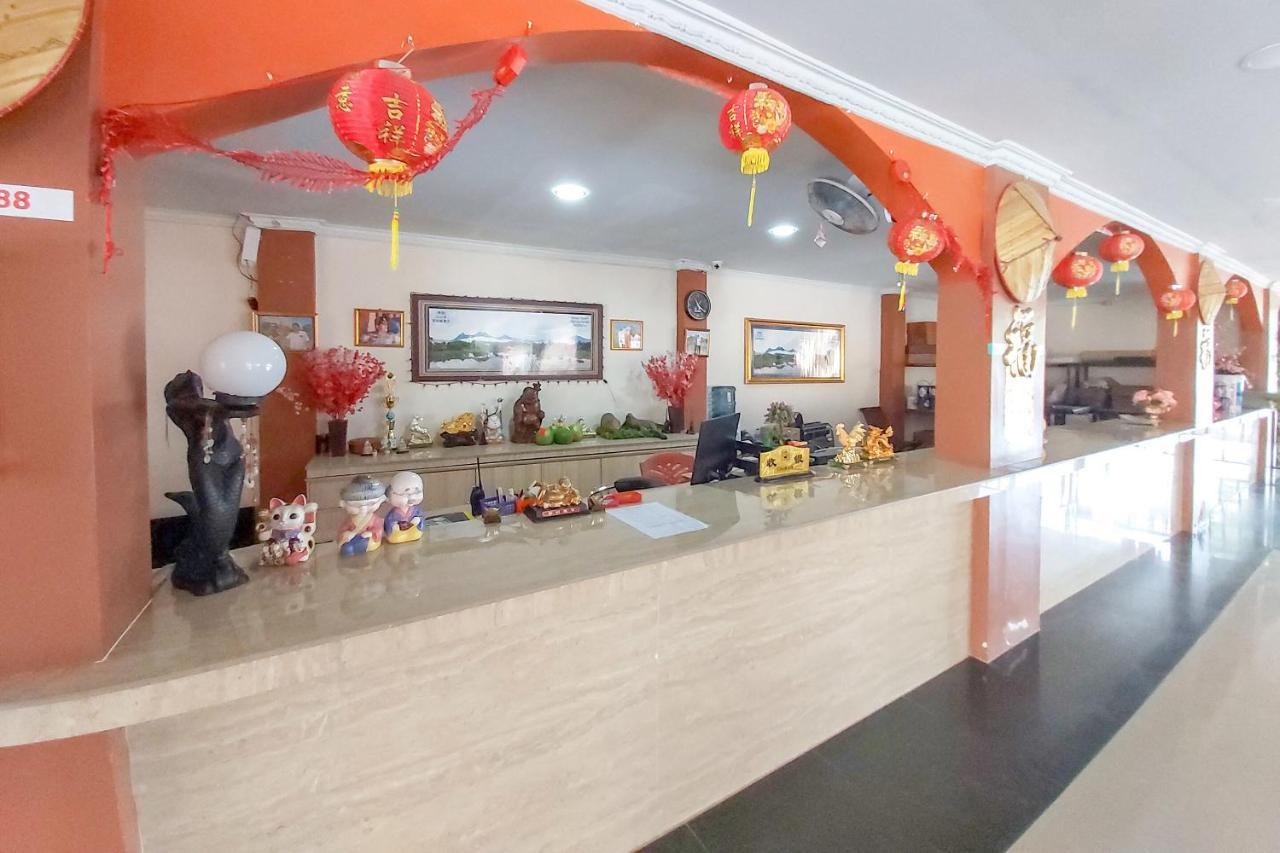 Oyo 3196 Hotel Taman Cinta Singkawang Exterior foto