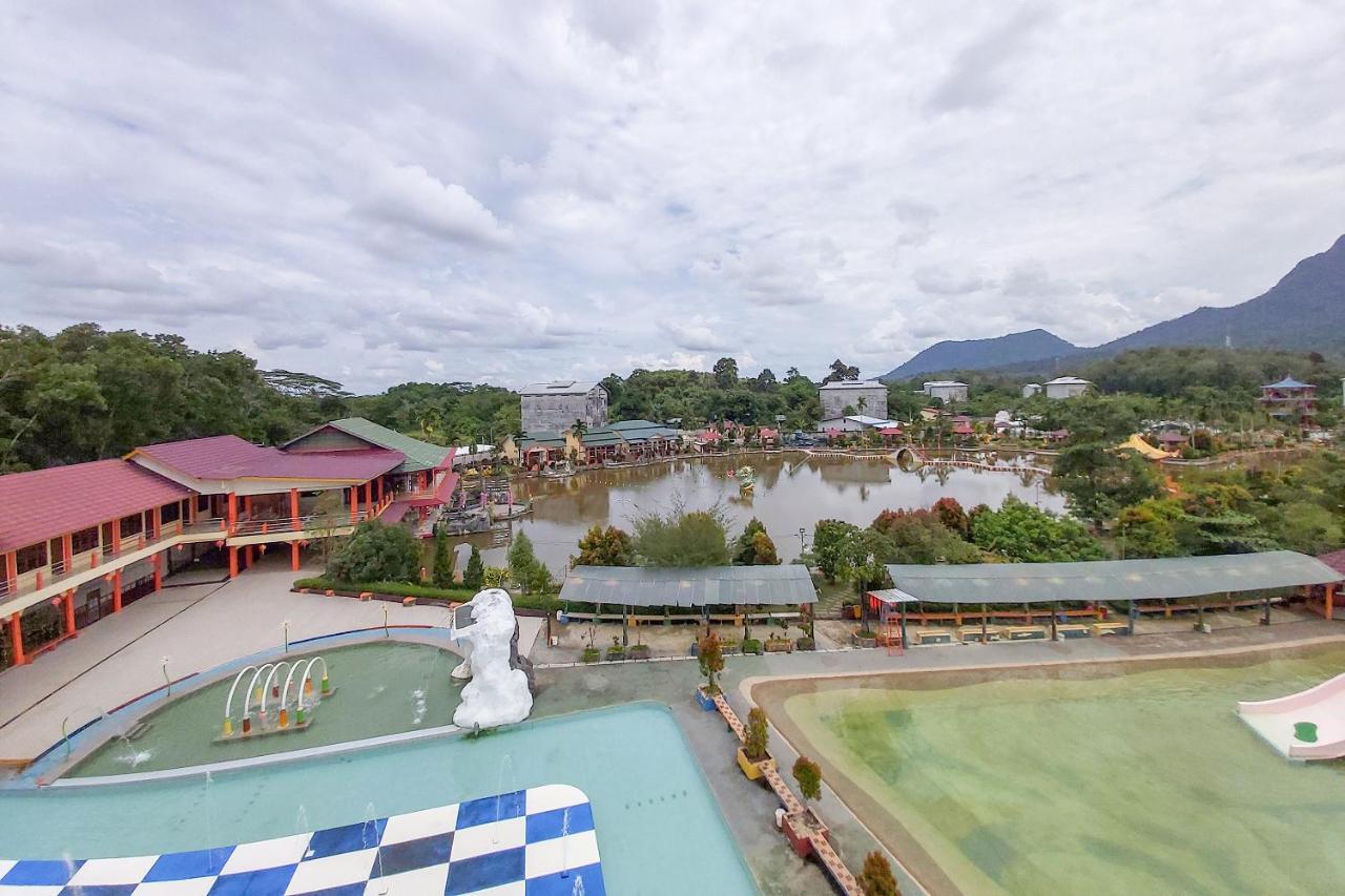Oyo 3196 Hotel Taman Cinta Singkawang Exterior foto