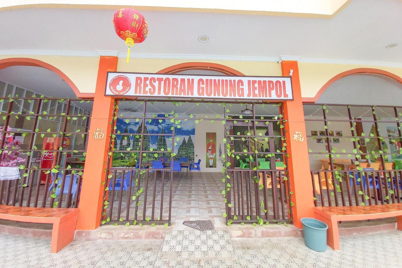 Oyo 3196 Hotel Taman Cinta Singkawang Exterior foto
